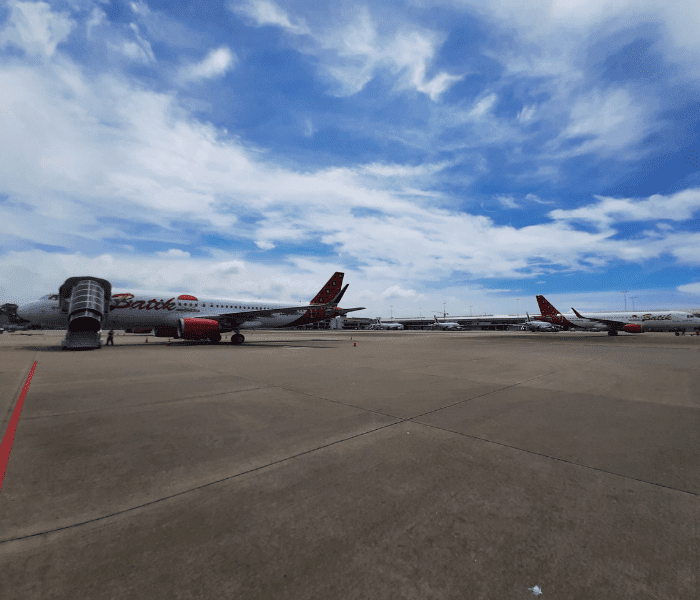 Batik airline flight at the Colombo airport. care aviation sri lankan airlines